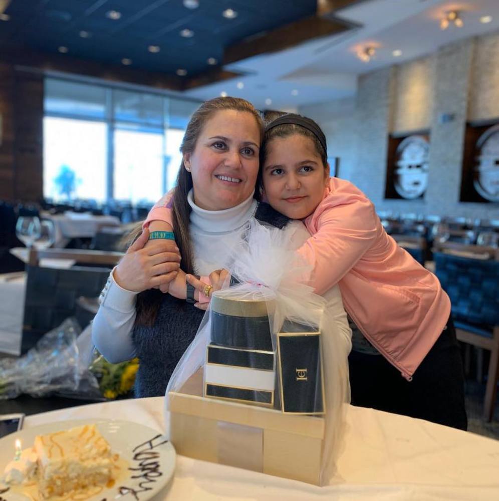 Meet your Posher, Moni